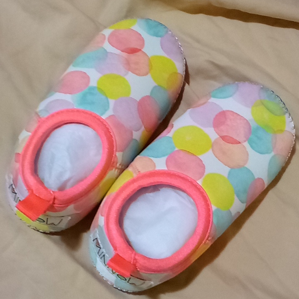 Minnow Australian toddler beach shoes Size 8 Polka Dot design. New in gift box